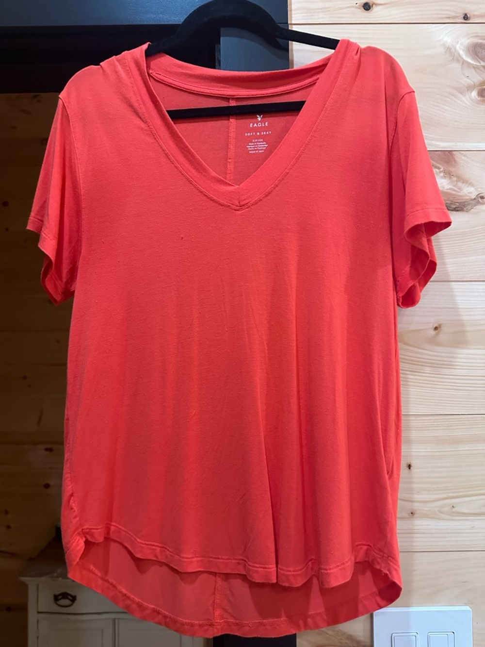 American Eagle Outfitters Red V-Neck Short Sleeve Tee